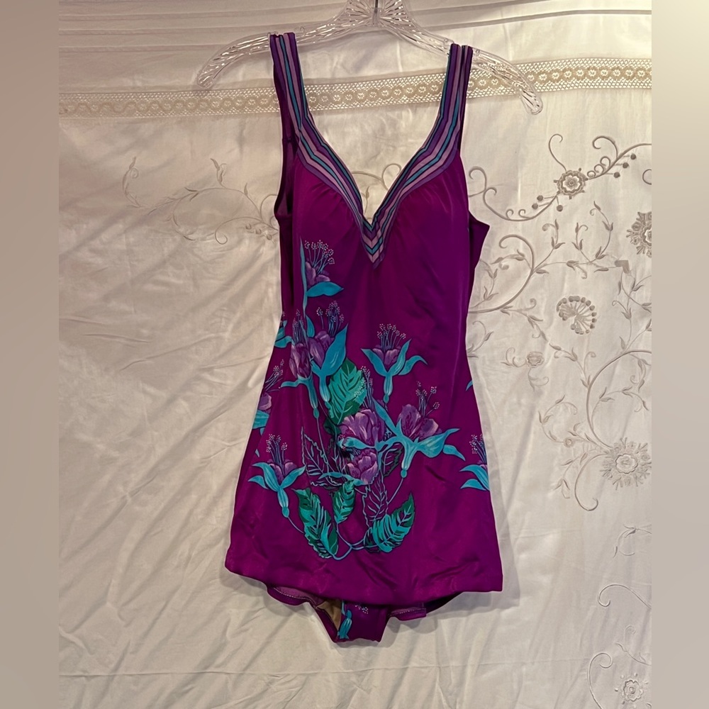 SIRENA Vintage bathing suit size L gorgeous purples used but still look new